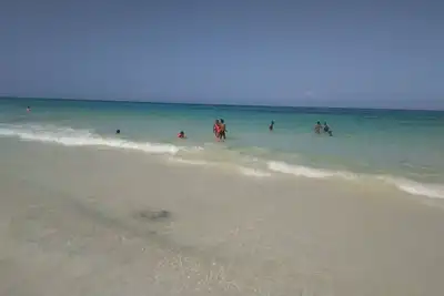 Image de Suite De 2 Chambres - ÉTAPES Vers La Maison De Sable Blanche Plage-Chef Keeper Inclus