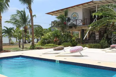 Image de Paradis tropicale avec propre surfspot