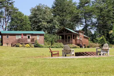 Image de Tiny Cabin À Tryon Nc - 3 Milles À Tiec- Pet Friendly