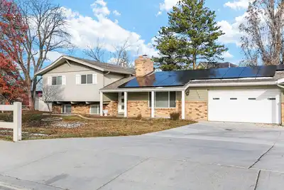 Image de Maison exceptionnelle avec bain à remous, Près des stations de ski, 10 personnes, 4br / 2ba