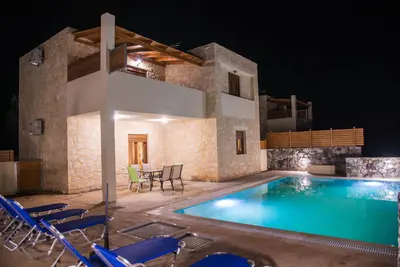 Villa en pierre avec 3 chambres et une piscine privée de 48 m²