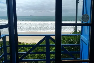 Maison de plage face à la mer