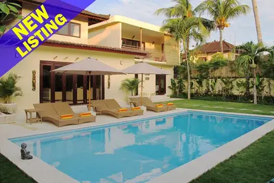 Image de Aisha, Villa de 14 chambres, Meilleur emplacement central, Seminyak