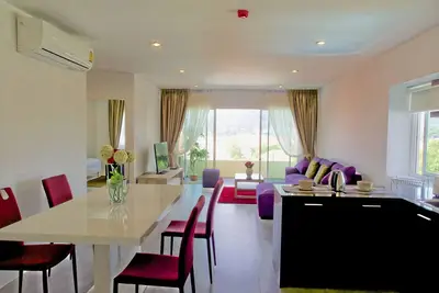 Image de 3 grandes chambres 120 m² Phuket Central Festival, quartier Muai Thai, parc