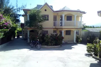 Image de Souvenir House: 4br, Wifi, Tv, Ac, 24h élection, Frigo. . .