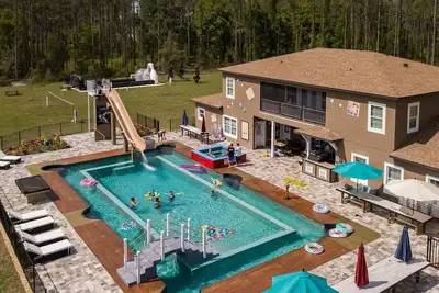 Image de Dormez jusqu'à 54 personnes dans ce manoir de 10 acres sur le thème du jeu Great Escape Parkside