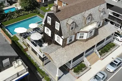 Image de Beach House avec piscine chauffée (toutes les dates de 2019 réservées)
