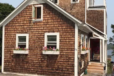 Image de Charmante Cottage Belfast! Super vue sur la baie! Marche facile en ville!