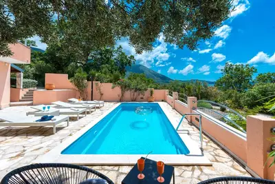 Villa Enjoy - Maison de luxe avec plage privée et piscine