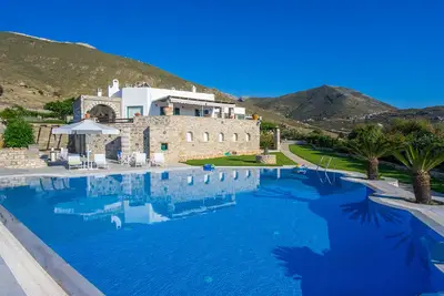 Image de Villa Anne-Maria avec piscine privée et vue magnifique sur le coucher du soleil et la mer