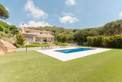 Image de Villa de luxe avec piscine privée, 10 + 4 personnes, vue sur la mer, accessible aux fauteuils roulants