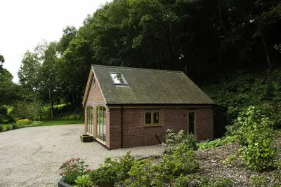 Image de Woodland Cottage Ă Brook House: une retraite rurale accessible en fauteuil roulant
