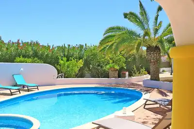 Image de Charmante villa moderne avec 2 chambres et 2 salles de bain, piscine privée, énorme cuisine, plage à 3 km! !