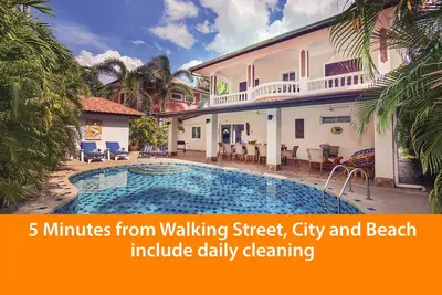 Image de Villa Waree 6 chambres avec piscine privée, à seulement 5 minutes Pattaya