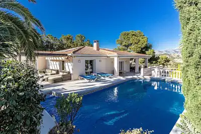 Image de spacieuse villa de luxe avec vue sur la mer (3 chambres et 3 salles de bain) à Albir / Alfaz