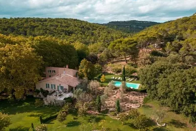 Image de Jolie bastide provençale 900 m2, avec Piscine (chauffée volet solaire) et Tennis