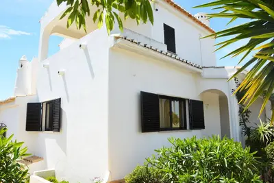 Image de villa de 3 chambres avec piscine privée à la plage Carvoeiro