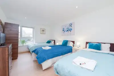 Image de Luxueux appartement spacieux avec une grande terrasse pour grand groupe peut accueillir jusqu'à 15