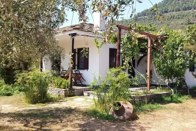 Image de Villa traditionnelle avec Wifi et climatisation à seulement 150m de la plage!