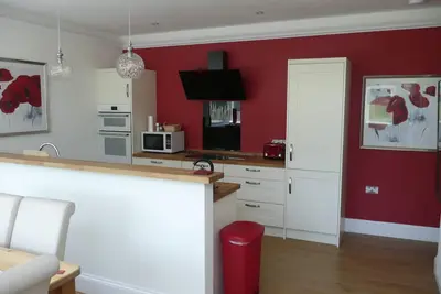 Image de Maison luxueuse peut accueillir jusqu'à 7 familles et chiens bienvenus, plage 5mins emplacement idéal