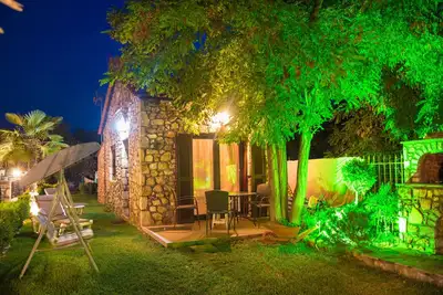 Image de Stone House Maria! Bonnes vacances dans un bungalow sur une plage!