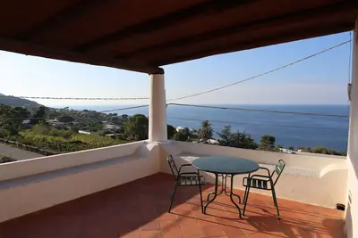 Image de Casa Malvasia - Maison traditionnelle Eoliennes avec de belles terrasses avec vue sur la mer