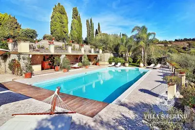 Image de Belle propriété entourée de verdure avec une piscine de 15x7 m