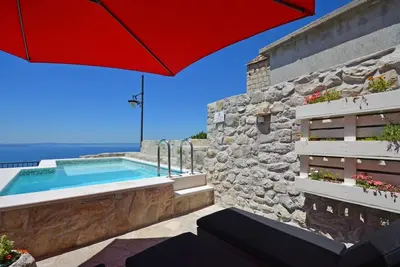 Image de Villa avec piscine à proximité de Split avec vieuw à couper le souffle