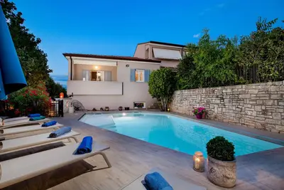 Image de Idéal pour les familles, endroit calme, jardin avec grill, climatisé