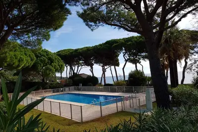 Image de Appartement 2 pièces avec vue mer panoramique, parking, piscine dans résidence