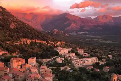 Image de Appartement rénové en 2017 dans jolie maison au Cœur de Lumio - vue imprenable