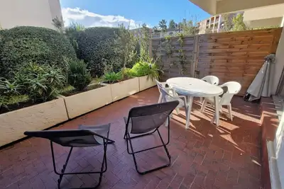 Image de Studio Coin Nuit Climatise Proche Commerces Et Des Plages Parking Dans Residence