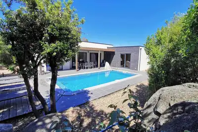 Image de Villa avec piscine privée pour 10 personnes à proximité de la mer