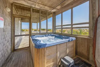Image de Entertainer's Delight-Oceanfront, piscine, bain à remous, sauna, cuisine extérieure, salle de jeux