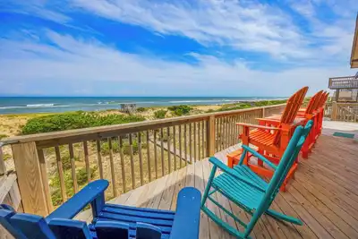 Image de Oceanfront à Avon. Vues éblouissantes, bain à remous, salle de jeux, bar Tiki, promenade sur la plage