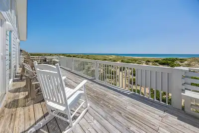 Image de Vues exceptionnelles sur l'océan, Avon avec ascenseur, bain à remous, WiFi, accès facile à la plage