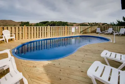 Image de Nouvelle piscine d'eau salée avec bar Tiki! Oceanfront-Hot Tub, Dog-Friendly, à quelques pas de la plage