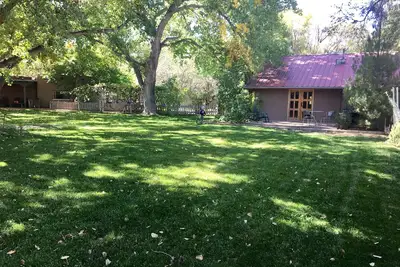 Oasis dans la ville. 1 Bd, 1 Ba. Abq, Nm