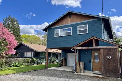 Image de 2 chambres / 2 salles de bain Appartement calme à proximité du parc!