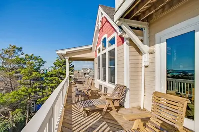 Image de Bord de mer semi-équipé à Hatteras avec piscine, bain à remous, salle de jeux et bar