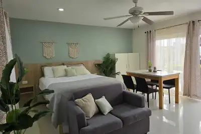 Image de Studio avec vue sur la piscine à quelques minutes d'Eagle Beach à Aruba!