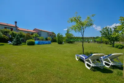 Image de Villa confortable de 250m2 avec jardin de 3000m2 entièrement clôturée.