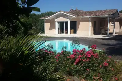 Image de Pyla sur Mer Belle Villa  4 chambres avec piscine idéalement située au calme
