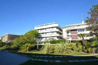 Image de Appartement confortable de 2 chambres face à la mer