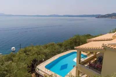 Image de Villa Spyros, Corfou, vue imprenable sur la mer, grande piscine, Wi-Fi, Aic