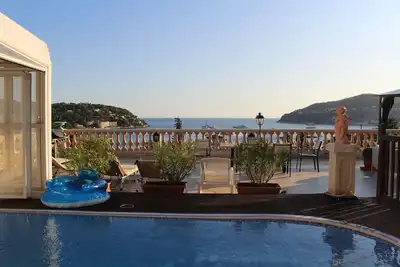 Image de Villa avec piscine vue grandiose sur baie de Villefranche/mer à 2 pas des plages