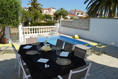 Image de Belle maison pour 8 personnes avec piscine et amarre de 7, 5 m à Empuriabrava