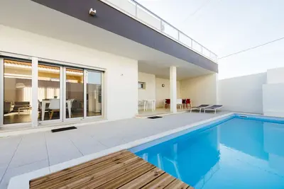 Image de Villa Carolina - Nouvelle maison de vacances avec piscine privée à Famalicao