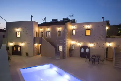 Image de Villa Cardia un vieux manoir à proximité de la mer, du centre-ville de Réthymnon et d'Arkadi