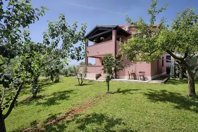 Image de 3 chambres, belle vue sur la nature, 2 appartements.